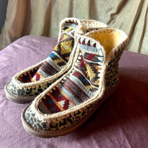 Very G Moccasin Boots